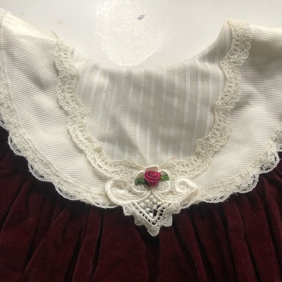 Vintage Burgundy Velvet Dress with Lace Collar - Picture 2 of 8